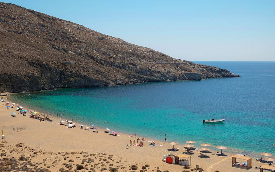 Η πρώτη smoke-free παραλία στη Σέριφο