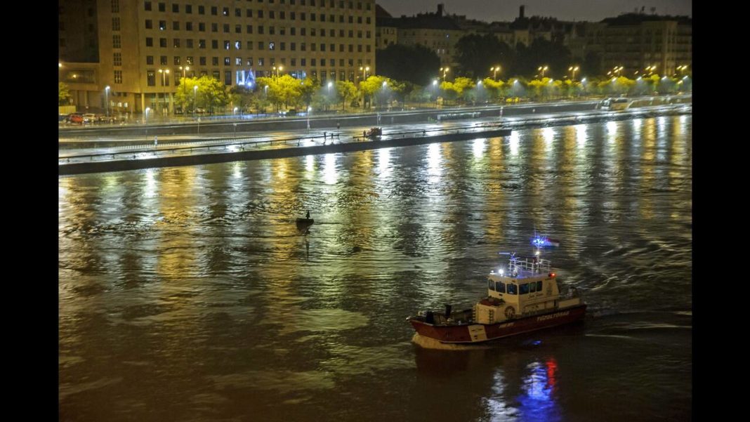 Τραγωδία στη Βουδαπέστη: Τουλάχιστον 7 νεκροί από ανατροπή πλοίου με τουρίστες στον Δούναβη