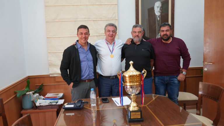 Συνάντηση Περιφερειάρχη με εκπροσώπους της ποδοσφαιρικής ομάδας Ρεθύμνου «Φοίνικας»