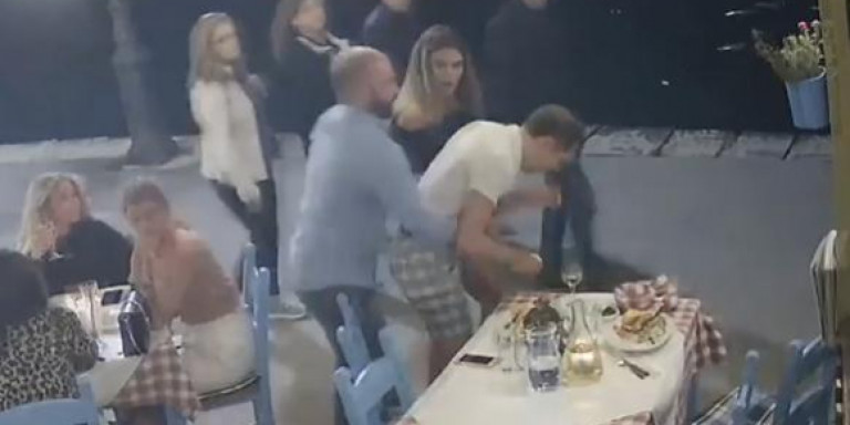 Κρήτη: Συγκλονιστικό βίντεο – Τουρίστας πνίγεται από μπουκιά και σώζεται τελευταία στιγμή!