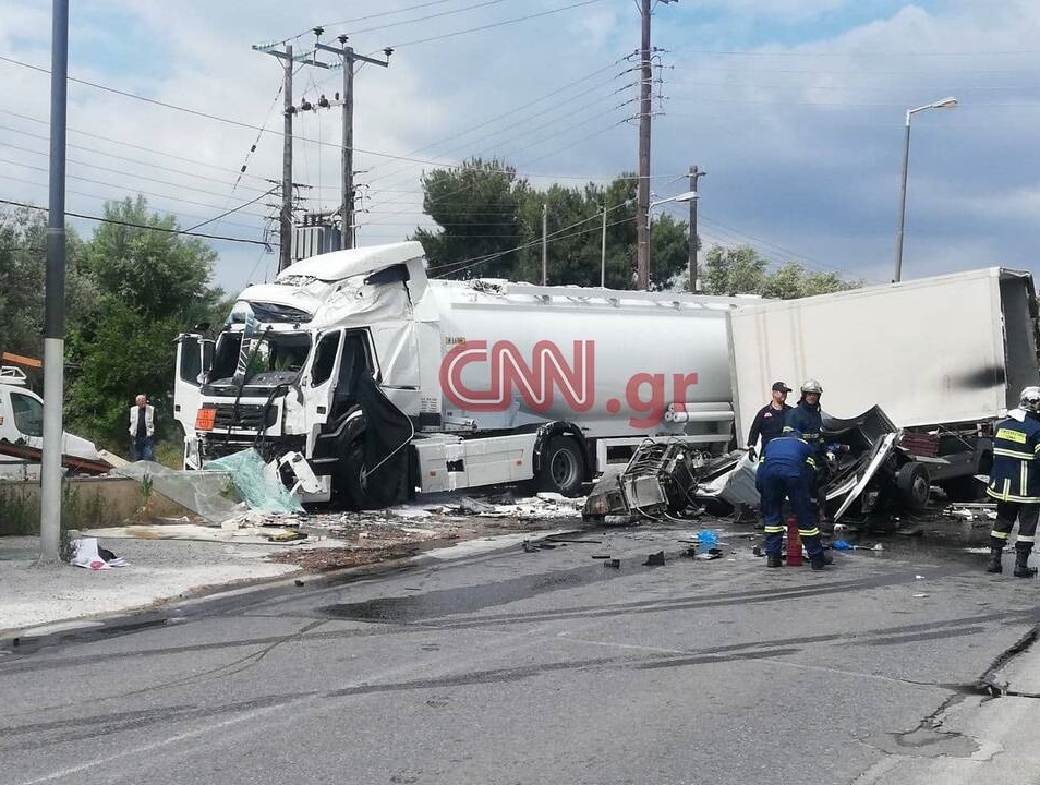 Δύο νεκροί και ένας τραυματίας σε τροχαίο με βυτιοφόρο