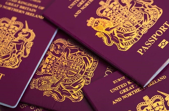 Συλλήψεις για πλαστά διαβατήρια στο αεροδρόμιο Ηρακλείου