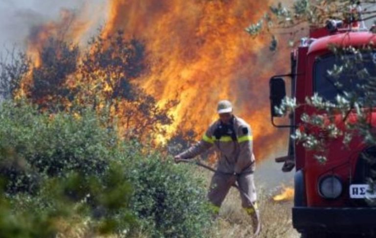 Έτρεχε πάλι η Πυροσβεστική για φωτιά που ξεκίνησε από καύση γεωργικών υπολειμμάτων