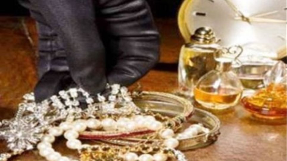 Ηράκλειο: Αφαίρεσε κοσμήματα 7.000 ευρώ αλλά δεν πρόλαβε να τα χαρεί