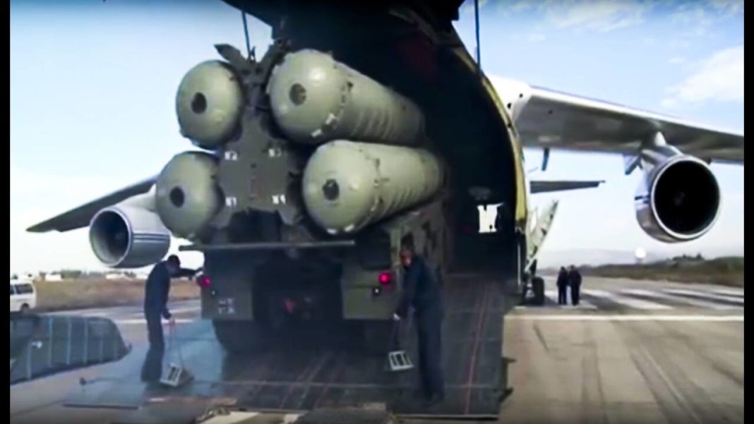 H Τουρκία παρέλαβε τα πρώτα τμήματα του ρωσικού πυραυλικού συστήματος S-400