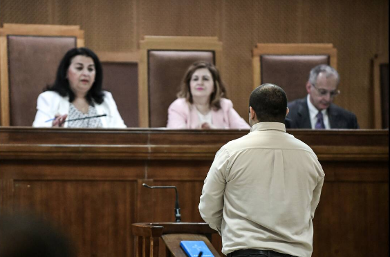 Δίκη Χρυσής Αυγής: Το δικαστήριο αμφισβητεί την εισαγγελέα