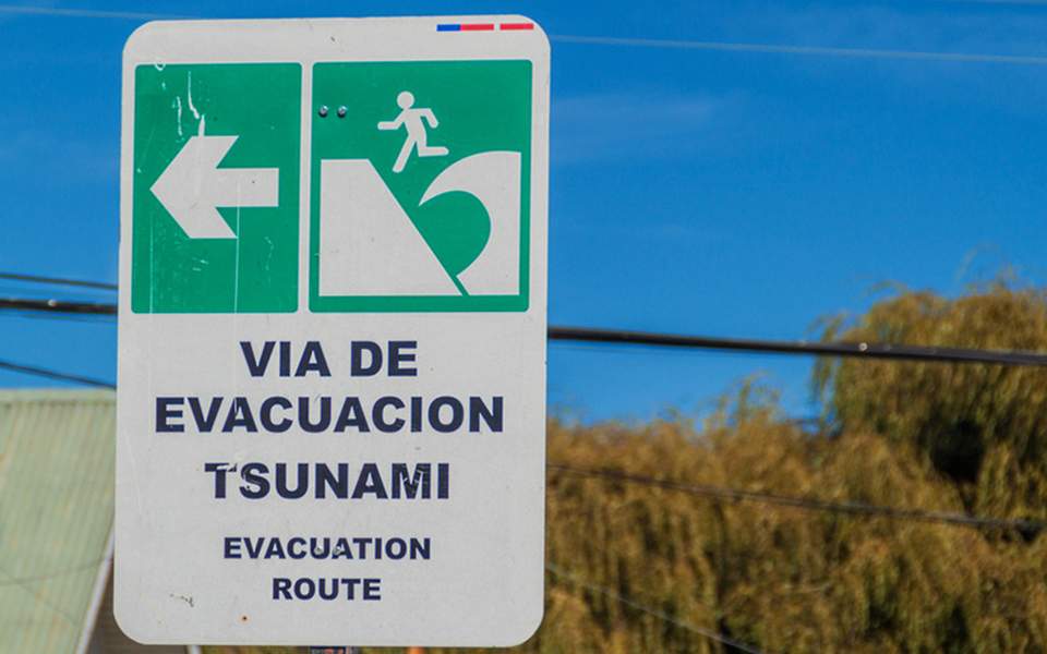 Αντιδράσεις στην Κω για τις προειδοποιητικές πινακίδες για τσουνάμι – Τι δηλώνει ο Ευ. Λέκκας