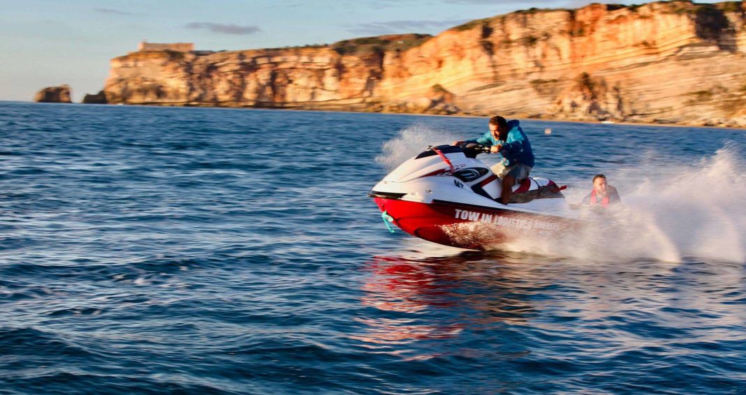 Ηράκλειο: Συγκρούστηκαν δύο jet ski – Στο νοσοκομείο 18χρονος