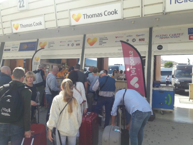 Thomas Cook: Την Τρίτη αναχωρούν 1000 τουρίστες – Δεκάδες εκατ. ευρώ το «άνοιγμα» στην τουριστική αγορά της Κρήτης