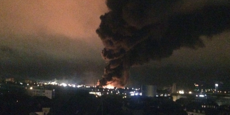 Μεγάλη φωτιά σε χημικό εργοστάσιο στη Γαλλία -Κλειστά τα σχολεία της περιοχής