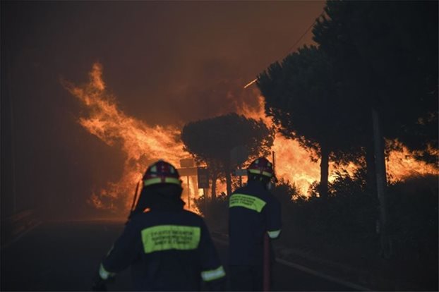 Φωτιά σε απορρίμματα κινητοποίησε την Πυροσβεστική