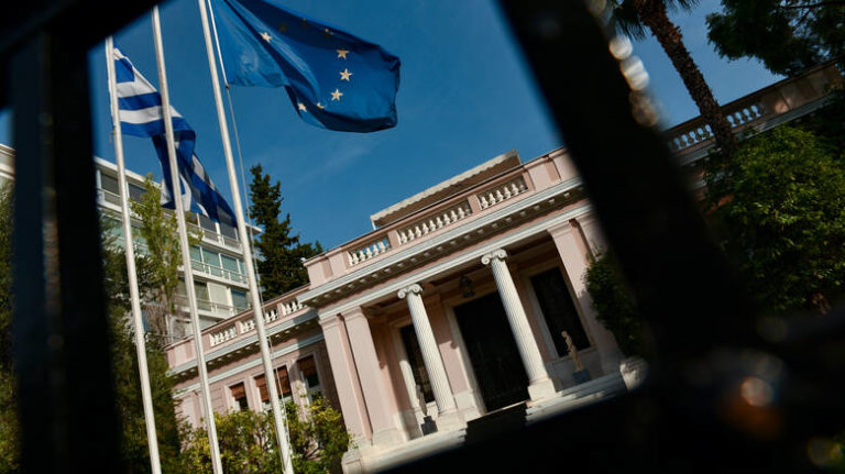 Έρχεται πακέτο παροχών για τους ασθενέστερους το Δεκέμβριο