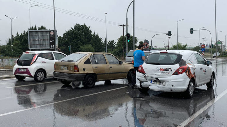 Καραμπόλα επτά οχημάτων στην Αττική Οδό