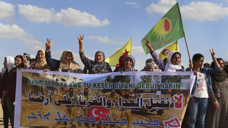Σύμβολο προδοσίας: Οι Κούρδοι κατηγορούν τις ΗΠΑ για τη δολοφονία της Εβρίν Χαλάφ