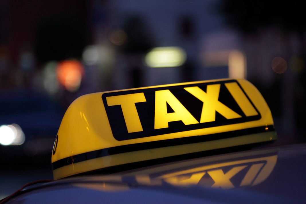 Καραμανλής: Και δεύτερος επιβάτης στα ταξί τις επόμενες μέρες