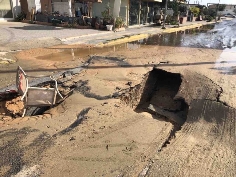 Κλειστή από χθες η κεντρική οδός της Αμμουδάρας