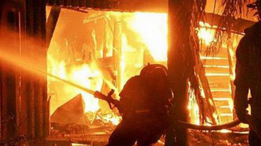 Πυρκαγιά σε σπίτι το πρώτο περιστατικό της Πυροσβεστικής για το 2020 (εικόνες)