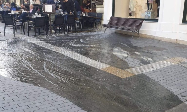 Πλημμύρισε κεντρικός δρόμος του Ηρακλείου