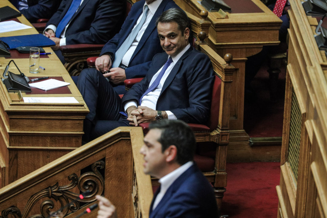 Σύγκρουση Μητσοτάκη-Τσίπρα το μεσημέρι στη Βουλή με προεκλογικό άρωμα