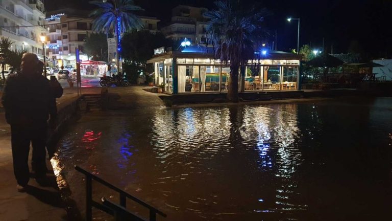 Παράξενο φαινόμενο: Ανέβηκε η στάθμη της θάλασσας στην παραλία Άμμος