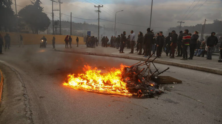 Επιχείρηση εκτόνωσης στα νησιά: Επιστρέφουν στην Αθήνα οκτώ διμοιρίες ΜΑΤ