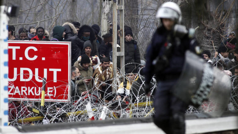Έβρος: Σε επιφυλακή ο Στρατός στα σύνορα – 36 χιλιάδες έφυγαν λέει ο Τούρκος ΥΠΕΣ