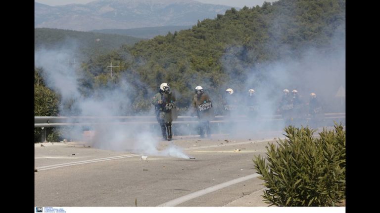 Πέτσας: Αποσύρονται κάποιες από τις δυνάμεις των ΜΑΤ από Μυτιλήνη και Χίο