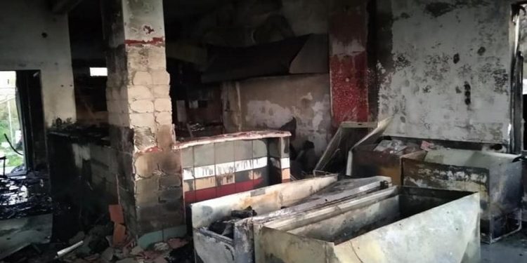 Κρήτη: Οι φλόγες κατέστρεψαν ολοσχερώς καφετέρια