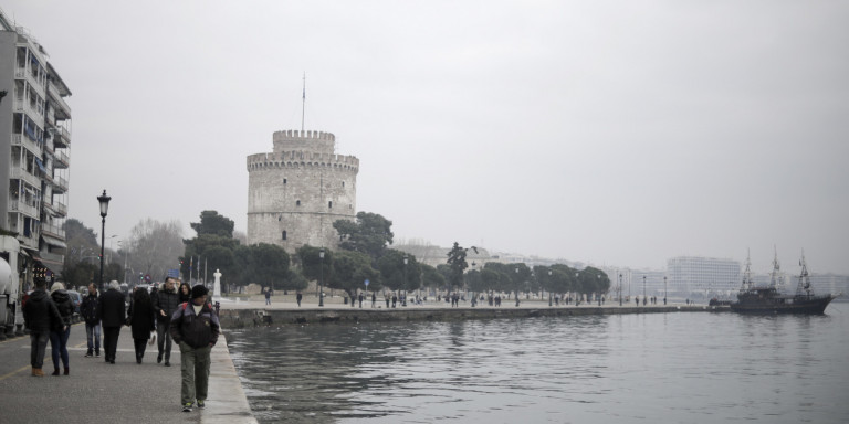 Θεσσαλονίκη: Ανδρας έπεσε στον Θερμαϊκό -Ανασύρθηκε σώος