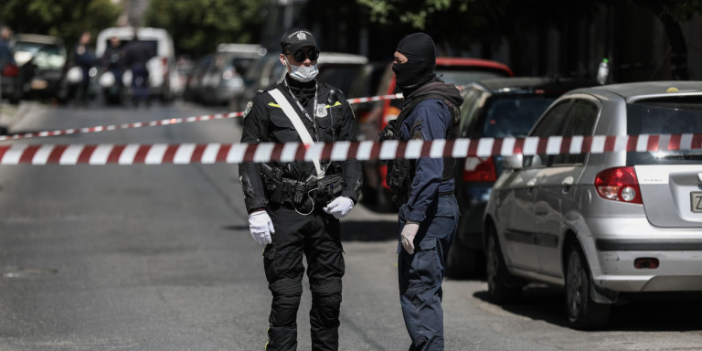 Επιχείρηση της αντιτρομοκρατικής σε Σεπόλια και Εξάρχεια: Βρήκαν τούνελ και αντιαρματικά!
