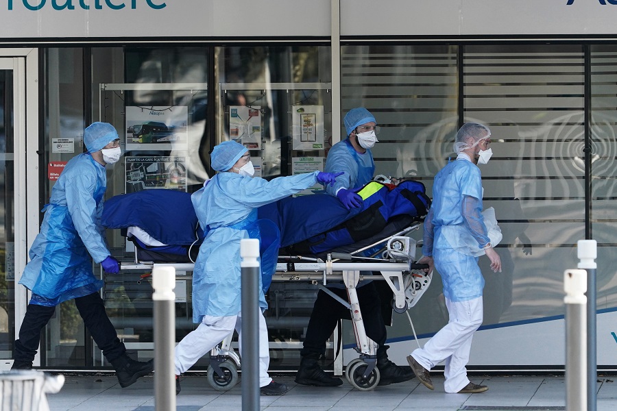 Ιταλία: 570 νεκροί σε 24 ώρες – Μείωση του ρυθμού μετάδοσης του ιού