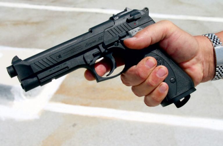 Το «παιχνίδι» με το αεροβόλο έστειλε τον γείτονα στο νοσοκομείο