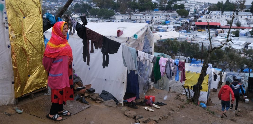 Μόρια: Καθιστική διαμαρτυρία για να συλληφθεί ο 20χρονος δολοφόνος