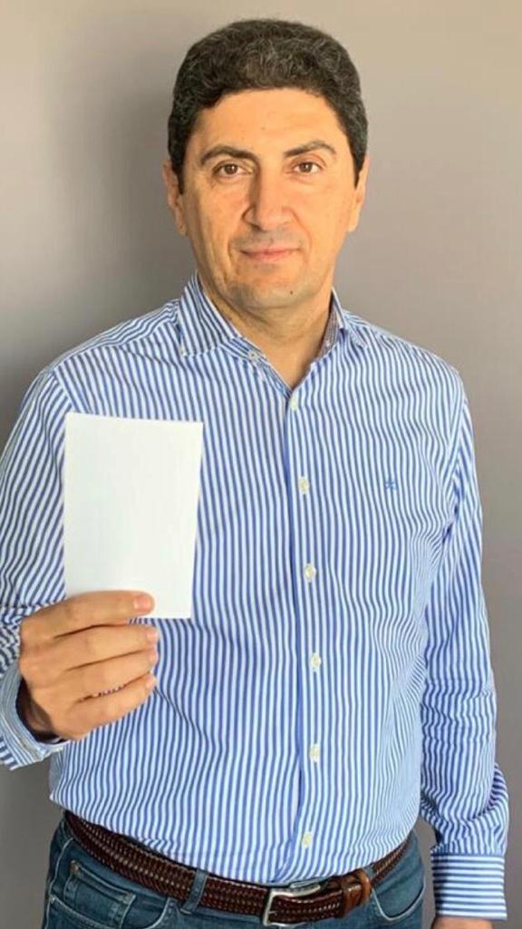 Η «λευκή κάρτα» (white card) του Υφυπουργού Αθλητισμού