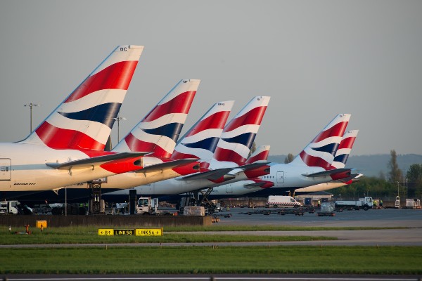 Απολύει έως και 12.000 εργαζόμενους η British Airways