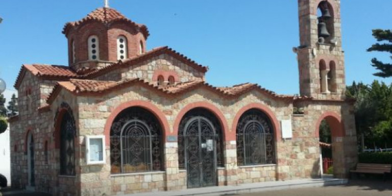 Πικέρμι: Ιερέας άνοιξε την εκκλησία για τους πιστούς και οδηγήθηκε στον εισαγγελέα