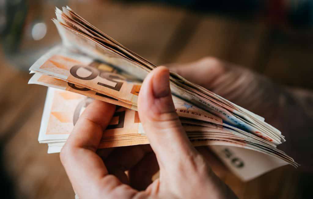 Κορωνοϊός: Ποιοι μακροχρόνια άνεργοι θα πάρουν τα 400 ευρώ και πώς