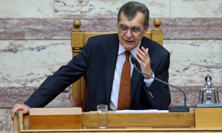 Μάχη με τον κορωνοϊό στη ΜΕΘ για τον πρώην υπουργό