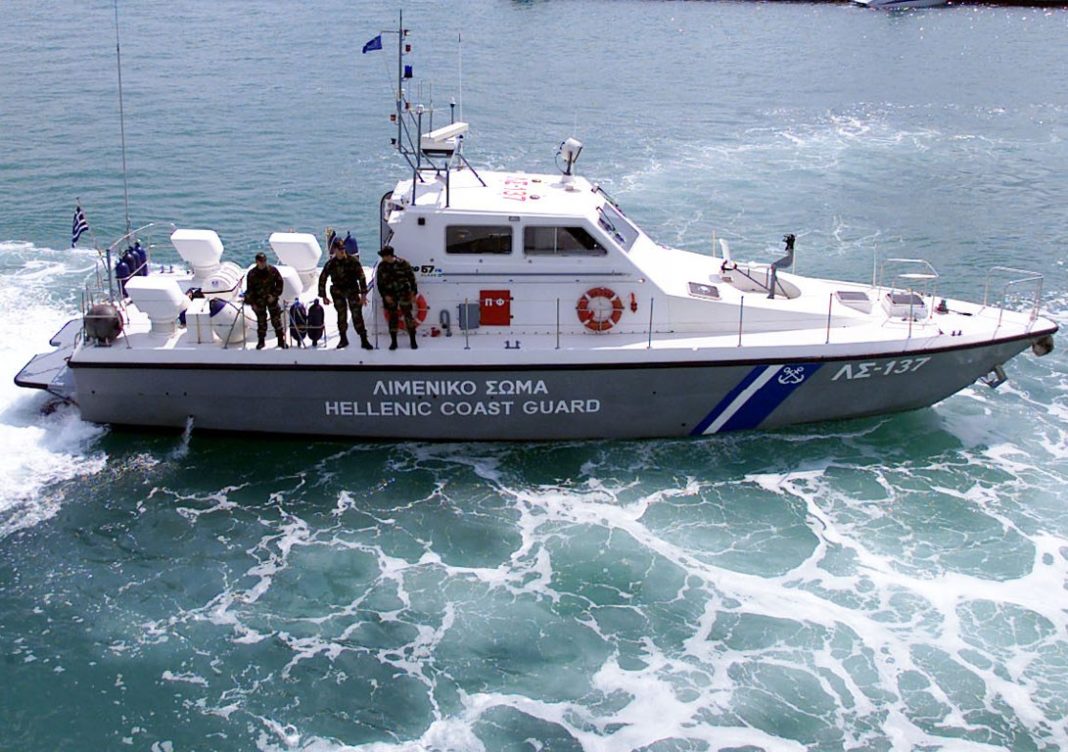 Κρήτη: Αναποδογύρισε βάρκα, αγνοούνται τέσσερις άνθρωποι