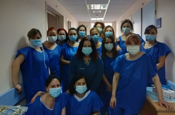 Κρητικιά νοσηλεύτρια δεν έφυγε από το νοσοκομείο ούτε στο θάνατο του πατέρα της