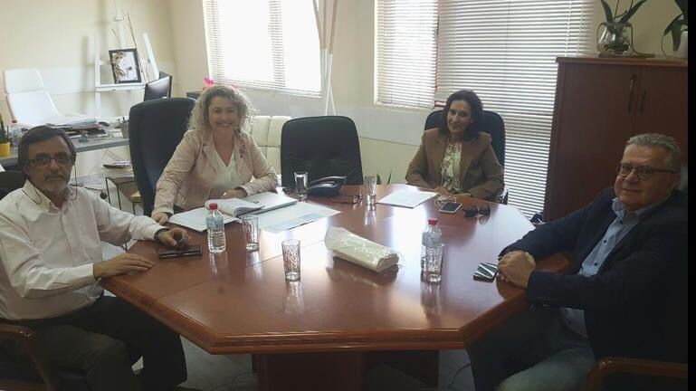 Συνάντηση Μπορμπουδάκη – Παπαδάκη με φόντο τους Ρομά