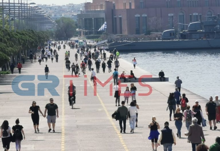 Θεσσαλονίκη: Γεμάτη κόσμο πάλι η Νέα Παραλία (εικόνες, βίντεο)