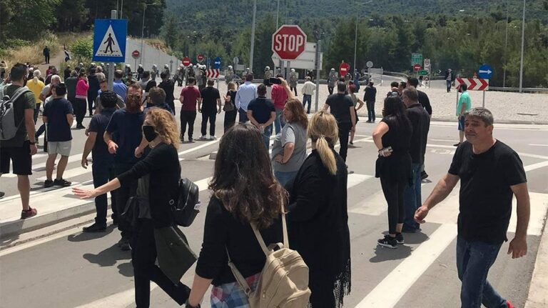 Μαλακάσα: Επεισόδια με χημικά ανάμεσα σε κατοίκους και ΜΑΤ