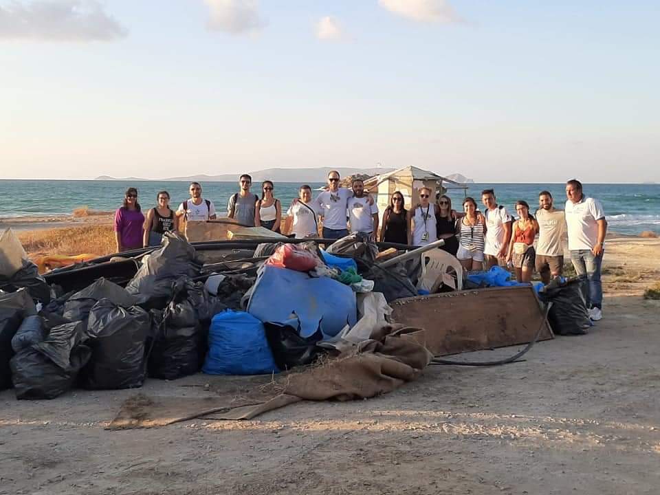 Α.Τ.Α.Χ.Τ.Ο.Ι: Παίρνουν σακούλες και τσουβάλια και καθαρίζουν παραλία του Ηρακλείου