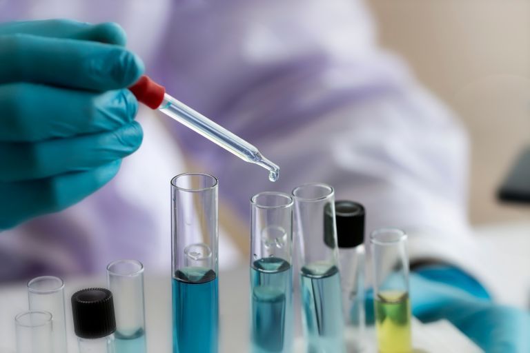 Στον «πάγο» κλινική δοκιμή για τη χλωροκίνη από τον ΠΟΥ – Ποια είναι η εξήγηση