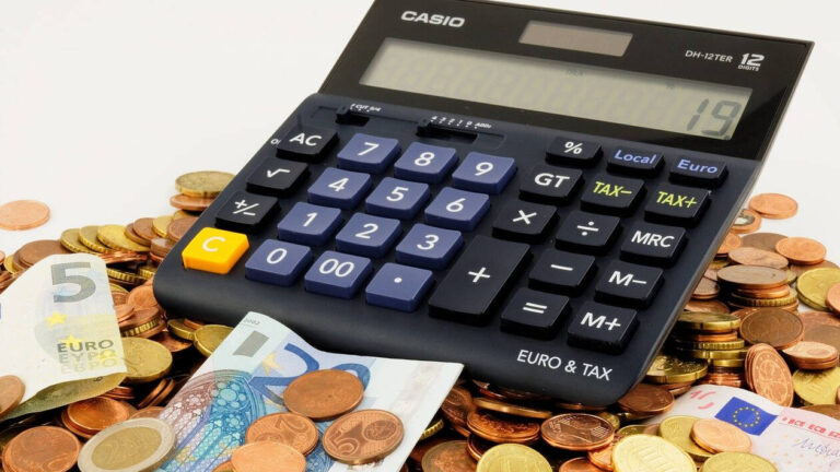 Μειώνονται οι ασφαλιστικές εισφορές τον Ιούνιο και αυξάνονται οι αποδοχές – Ποιους μισθωτούς αφορά