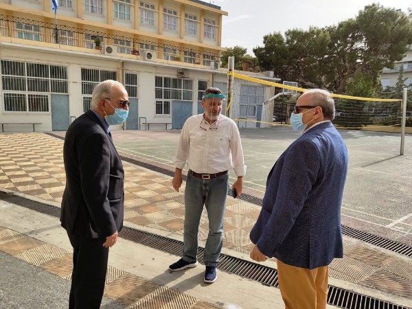 Στο 3ο Λύκειο ο Δήμαρχος Ηρακλείου με αφορμή το άνοιγμα των σχολείων