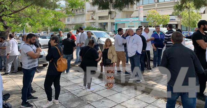 Ηράκλειο: Κατέβηκαν στους δρόμους με μαγειρικές μπλούζες (εικόνες)