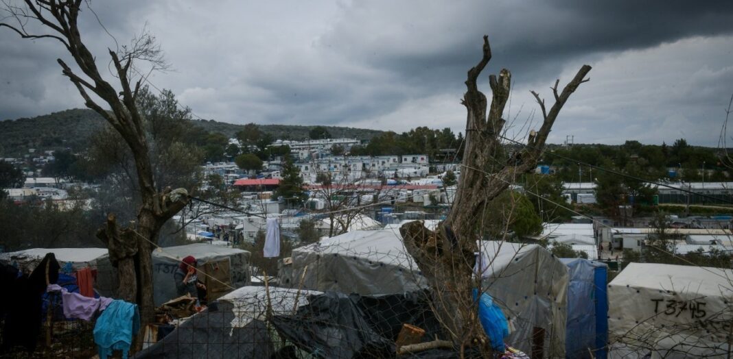 Η Bild στη Μόρια: Ο κορωνοϊός το λιγότερο κακό για πρόσφυγες και μετανάστες