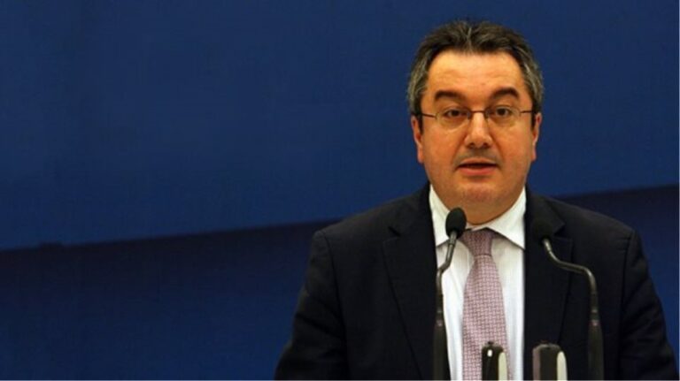 Κορωνοϊός: Η συγκινητική ανάρτηση Μόσιαλου για την «επανένωση» ενός ζευγαριού ηλικιωμένων
